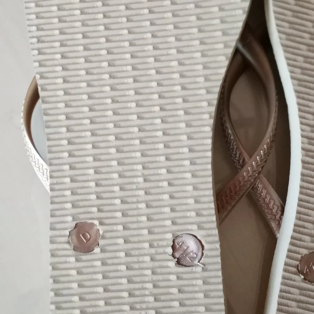 'havaianas' Slim Flip Flop NWT Size11/12 Matt Gold - Picture 6 of 9